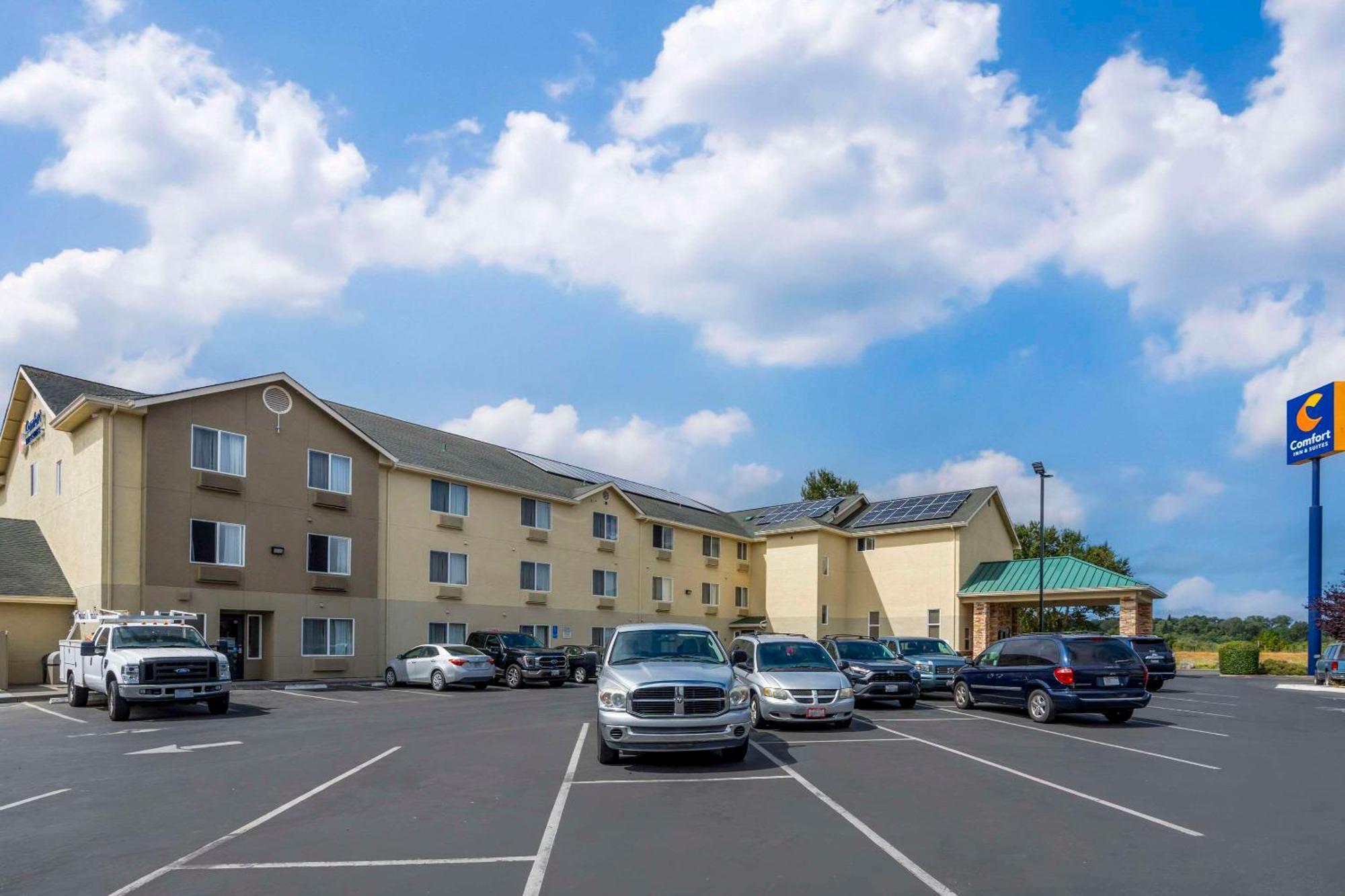 Comfort & Redwood Country Hotel