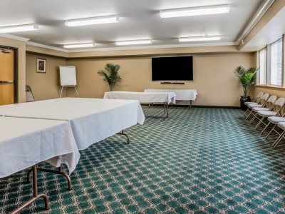 Comfort & Redwood Country Hotel