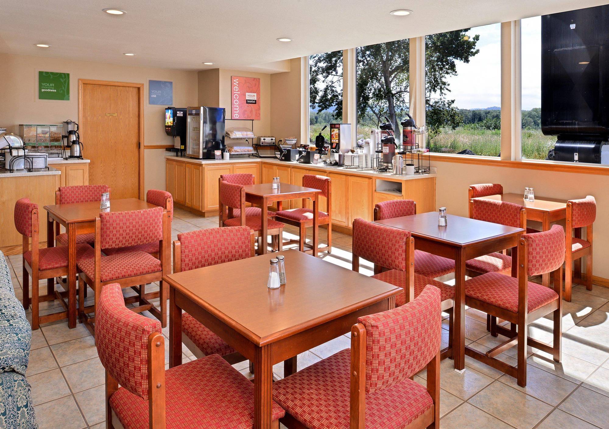 Hotel Comfort & Redwood Country